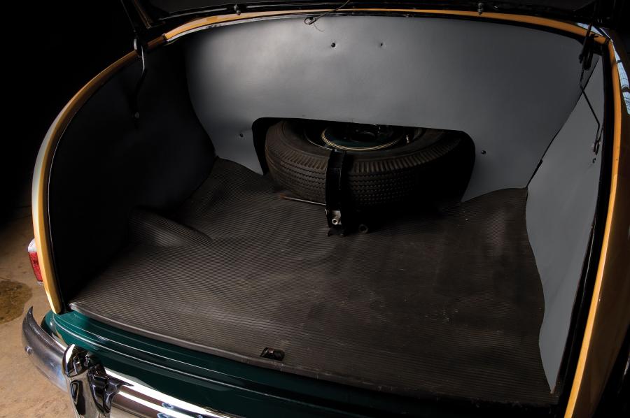  Ford Super DeLuxe Sportsman Convertible 1947 года  (фото 14 из 61)